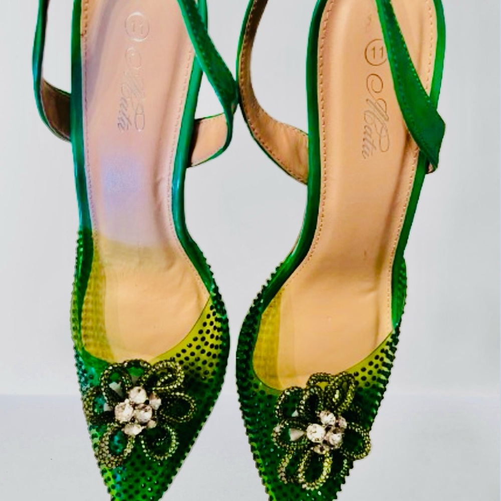 Elegant Green Women's Shoes with Floral Detail